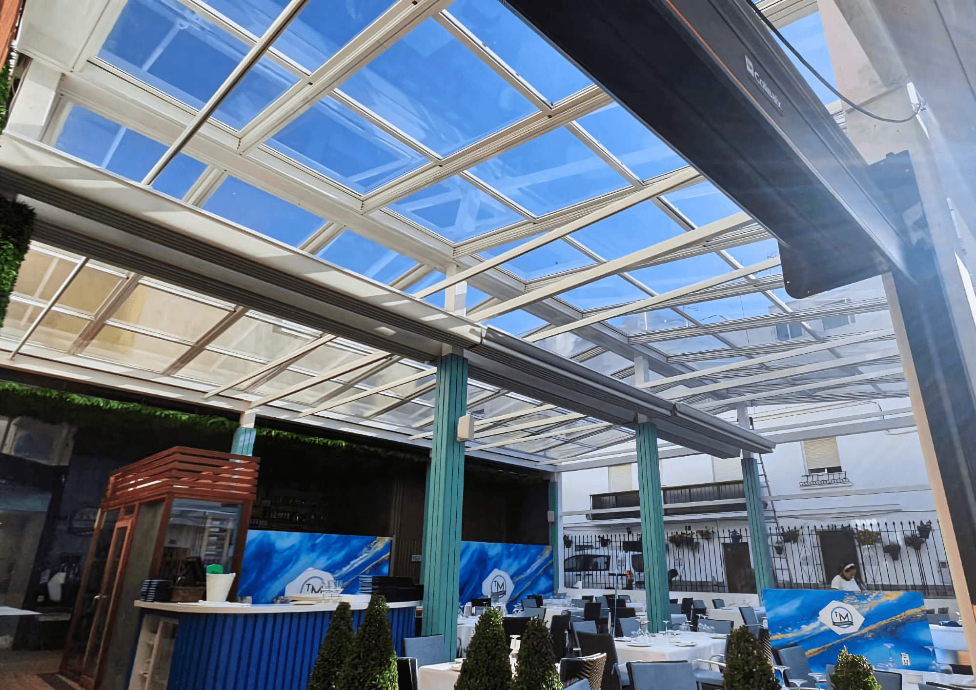 Techo móvil instalado sobre terraza en Madrid – foto 1